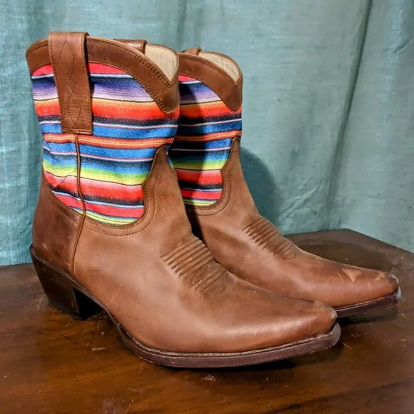 Kacey musgraves lucchese best sale